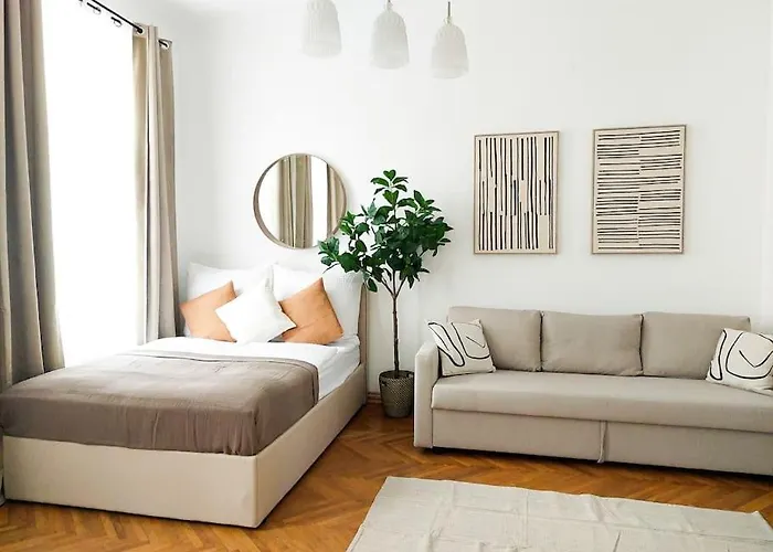 Big Garden Apartment, 10 Minutes To U4 And U6