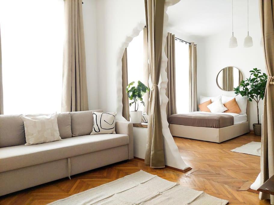 Big Garden Apartment, 10 Minutes To U4 And U6 * Viena