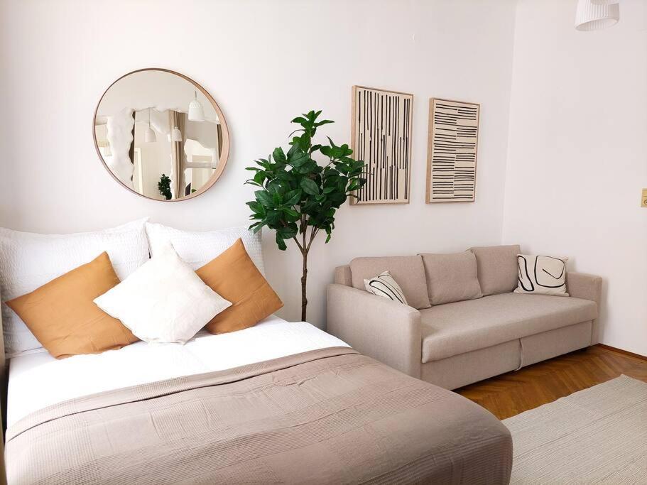 Big Garden Apartment, 10 Minutes To U4 And U6 * Viena